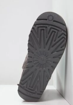 Ugg Bailey Bow - Korte Laarzen - Grey -Mode Dameskleding Winkel 04e16e88c3674ea1b533a7269ed9fc2f