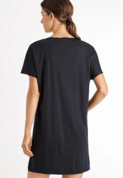 HANRO Laura - Nachtjapon - Midnight 10 HANRO Laura - Nachtjapon - Midnight -Mode Dameskleding Winkel 06953f7e188942fd9646820fcd6e8ddf