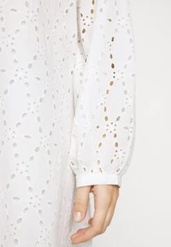 Minimum Pilma - Maxi-Jurk - White -Mode Dameskleding Winkel 08fa684e559040a480a9116f85a12bad