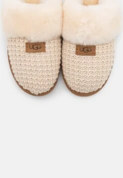Ugg Cozy - Pantoffels - Cream -Mode Dameskleding Winkel 0ba294fceeec41fb9fb38426add47e61