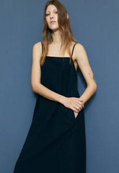 Minimum Vikilino - Maxi-Jurk - Black -Mode Dameskleding Winkel 1435afdd3f1d42c6886e45b6f4ada1cb