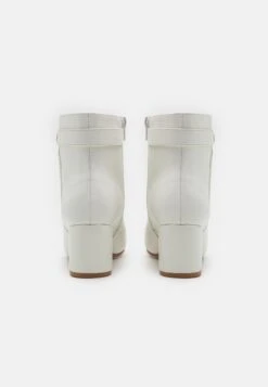 Wide Fit - Korte Laarzen - White -Mode Dameskleding Winkel 17c7d916626b42ea97932eec2f5dc501