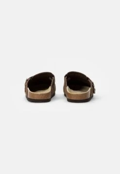Pier One Leather Unisex - Pantoffels - Brown 10 Pier One Leather Unisex - Pantoffels - Brown -Mode Dameskleding Winkel 18a09b6c3e71439784e427988b058842