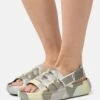 Ugg Sport Yeah Camopop - Sandalen - Moss Green -Mode Dameskleding Winkel 1c5fb160443f4a8da8e72edddbac1980