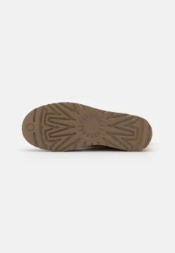 Ugg Classic Mini Logo Zip - Korte Laarzen - Chestnut 12 Ugg Classic Mini Logo Zip - Korte Laarzen - Chestnut -Mode Dameskleding Winkel 23c0bdf101914c4ba916f78c212125d4