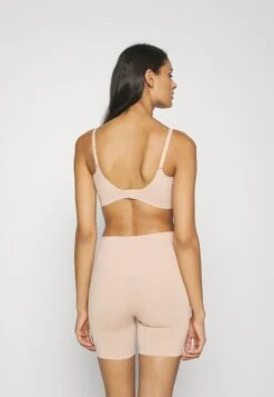 Chantelle Smooth Comfort Wirefree Bra - Bustier - Sirocco 9 Chantelle Smooth Comfort Wirefree Bra - Bustier - Sirocco -Mode Dameskleding Winkel 2627891810ef4fc1a512b1e419c89796