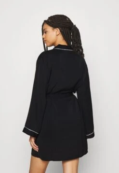 Anna Field Amanda Satin Dressing Gown - Badjas - Black 12 Anna Field Amanda Satin Dressing Gown - Badjas - Black -Mode Dameskleding Winkel 2ed7ad8212184e4ca1dc1b97ba75f567