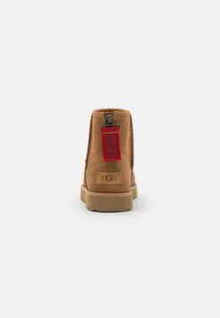 Ugg Classic Mini Logo Zip - Korte Laarzen - Chestnut 11 Ugg Classic Mini Logo Zip - Korte Laarzen - Chestnut -Mode Dameskleding Winkel 32018fa881d0416b9ff8c56586cf1ca5