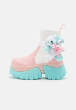 KOI FOOTWEAR Melanie Martinez Sweet Teddy Bear Platform Boots - Korte Laarzen - Blue/Pink/White -Mode Dameskleding Winkel 327576a8c73f49029ef0ebc06c504cba