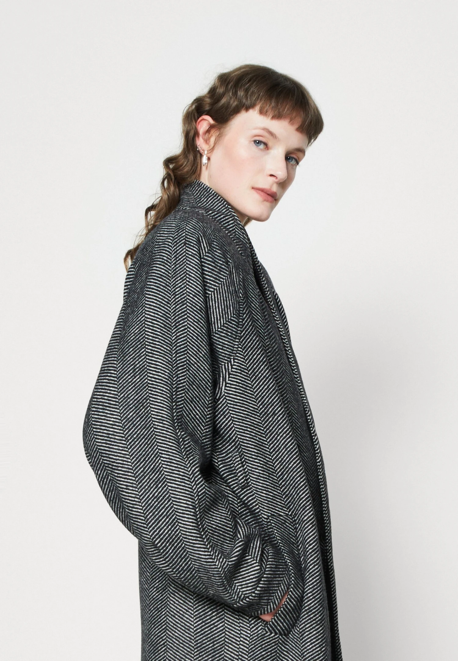 Gestuz Farren Coat - Mantel - Black/White 6 Gestuz Farren Coat - Mantel - Black/White - Afbeelding 4