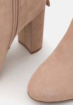 Leather - Laarzen Met Hoge Hak - Beige -Mode Dameskleding Winkel 46cb7ba4b24644c79690a3cae899d54e