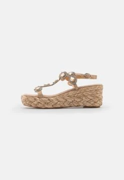 Alma En Pena Sandalen Met Sleehak - Beige -Mode Dameskleding Winkel 486141889dab4999810711ef8d362942