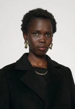 MAX & Co. Longrun - Mantel - Black 12 MAX & Co. Longrun - Mantel - Black -Mode Dameskleding Winkel 520a4036f05540268b6a799919c84252