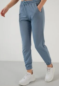 LELA Slim Fit - Trainingsbroek - Baby Blue -Mode Dameskleding Winkel 520add2a8af5473e8fa72cc78ed3496c