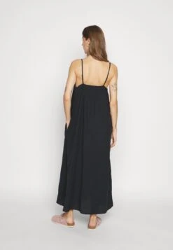 Minimum Vikilino - Maxi-Jurk - Black -Mode Dameskleding Winkel 522fc1cd6dd7491b9790904c7e993c1a