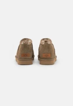 Ugg Korte Laarzen - Marrone 14 Ugg Korte Laarzen - Marrone -Mode Dameskleding Winkel 55d033a2145a4c5d840dfd15f0ca981f