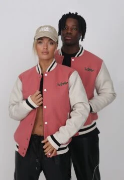 Lamar Varsity Jacket Unisex - Imitatieleren Jas - Coral 17 Lamar Varsity Jacket Unisex - Imitatieleren Jas - Coral -Mode Dameskleding Winkel 5765faf6aef0490c9dfd6eceed611a3d