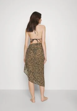 Bruno Banani Pareo - Strandaccessoire - Leo 9 Bruno Banani Pareo - Strandaccessoire - Leo -Mode Dameskleding Winkel 59919bffd6f948c397646b67ab8cb859