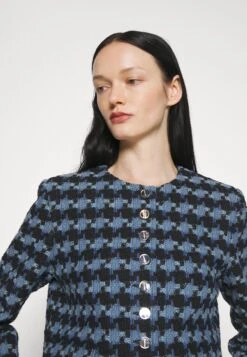 Sandro Recoupe - Blazer - Bleu/Noir -Mode Dameskleding Winkel 5b4bc08fe3bc4ac88b6485b5532281a3