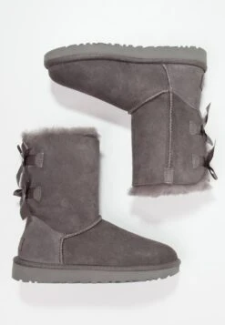 Ugg Bailey Bow - Korte Laarzen - Grey -Mode Dameskleding Winkel 683e56e11a764f699e03030e0235c039