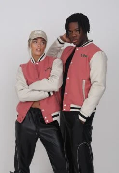 Lamar Varsity Jacket Unisex - Imitatieleren Jas - Coral 14 Lamar Varsity Jacket Unisex - Imitatieleren Jas - Coral -Mode Dameskleding Winkel 6989b6b2882f45d285fd3d109057e05b
