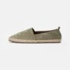 Pier One Rena Espadrille Unisex - Espadrilles - Olive 2 Pier One Rena Espadrille Unisex - Espadrilles - Olive -Mode Dameskleding Winkel 72c058eac6254d3ca7dfcd64895f6fd7