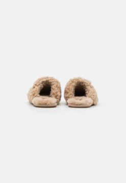 Ugg Maxi Curly Slide - Pantoffels - Sand 11 Ugg Maxi Curly Slide - Pantoffels - Sand -Mode Dameskleding Winkel 7a5c0c81c53845faaf6e05c68bd00159