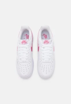 Nike Sportswear W Air Force 1 07 Ess Trnd - Sneakers Laag - White/Desert Berry -Mode Dameskleding Winkel 87301f0977bd4de993421f7daecdfbff