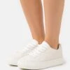 Sneakers Laag - Off-White -Mode Dameskleding Winkel 8b68bf586f1a40e183058872237ec298