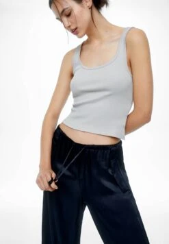 PULL & BEAR Satin Parachute - Broek - Mottled Black 11 PULL & BEAR Satin Parachute - Broek - Mottled Black -Mode Dameskleding Winkel 8be82a7c1e5443c891440162c3358830