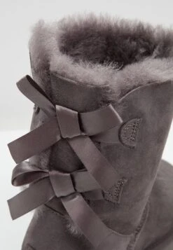 Ugg Bailey Bow - Korte Laarzen - Grey -Mode Dameskleding Winkel 9db3d989bbe645c6847acb8223ef4d8d