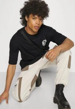 YOURTURN Unisex - T-Shirt Print - Black -Mode Dameskleding Winkel a4ed8a83e71f487aa66da77976e90779