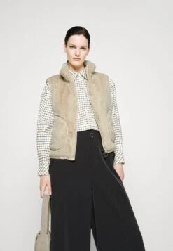 MARC CAIN Bodywarmer - Almond Milk -Mode Dameskleding Winkel ad621ce4c72d4b3581aef5582d347dab