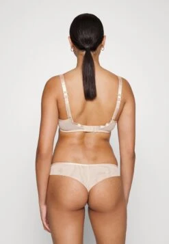 Chantelle Chic Essential Spacer - Beugel Bh - Golden Beige -Mode Dameskleding Winkel b69b835c3ebb4ab390cce84632151633
