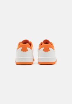 Sneakers Laag - White/Orange -Mode Dameskleding Winkel b768a6b6e70c4437b497c334a5073b87
