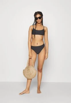 Seafolly Essentials Bralette - Bikinitop - Black 11 Seafolly Essentials Bralette - Bikinitop - Black -Mode Dameskleding Winkel be7339ecec9648728c191a3700ccfc7c