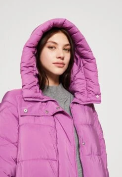 Yasliro Long Padded Coat - Winterjas - Hyacinth Violet 11 Yasliro Long Padded Coat - Winterjas - Hyacinth Violet -Mode Dameskleding Winkel c2090d427e4b499a9863016fde8610aa