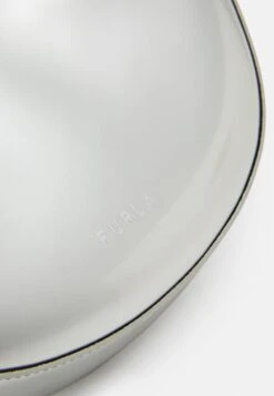 Furla Primavera Shoulder Bag - Handtas - Silver-Coloured 10 Furla Primavera Shoulder Bag - Handtas - Silver-Coloured -Mode Dameskleding Winkel c22ec9dcf4084528ae80e463aae4517d