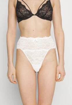 Anna Field 5 Pack - String -Red 13 Anna Field 5 Pack - String -Red -Mode Dameskleding Winkel c5111b68e75a4a1db36fc7df1394860a