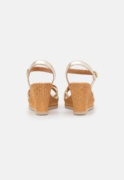 Tamaris Sandalen Met Hoge Hak - Light Gold 11 Tamaris Sandalen Met Hoge Hak - Light Gold -Mode Dameskleding Winkel cbb88e47f4a1448ab03db8d2d127c635