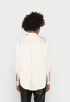 Anna Field Overhemdblouse - Nude 9 Anna Field Overhemdblouse - Nude -Mode Dameskleding Winkel d440f1564b214990b8800f83f8491c11