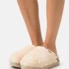 Ugg Fuzz Sugar - Pantoffels - Natural -Mode Dameskleding Winkel dacbaa059d464c96a98aeb961e3b81d7