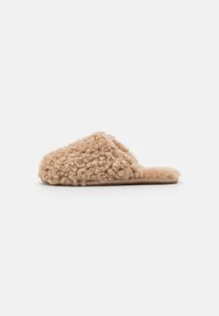 Ugg Maxi Curly Slide - Pantoffels - Sand 9 Ugg Maxi Curly Slide - Pantoffels - Sand -Mode Dameskleding Winkel e00f3c72de044c6fb05022197d52779e