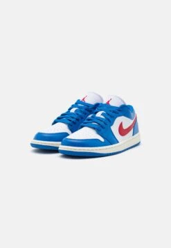 Air Jordan 1- Sneakers Laag - Sport Blue/Gym Red/White/Sail -Mode Dameskleding Winkel e043b419cf9c438dbc108119e9eba95f