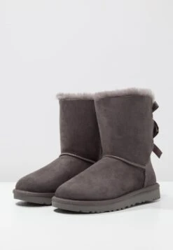 Ugg Bailey Bow - Korte Laarzen - Grey -Mode Dameskleding Winkel e6f85be4eff5429c9be1d6f252cd591b