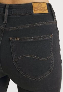 Lee Breese - Flared Jeans - Washed Black 13 Lee Breese - Flared Jeans - Washed Black -Mode Dameskleding Winkel ef4e1b2eaa3049b396d39eddd154e45a