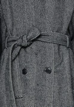 Gestuz Farren Coat - Mantel - Black/White 13 Gestuz Farren Coat - Mantel - Black/White -Mode Dameskleding Winkel fb209bbdc35d4e69a82cea917386e7ef