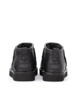 Ugg Korte Laarzen - Nero -Mode Dameskleding Winkel fd30a310a4784f7187e3791c53986639
