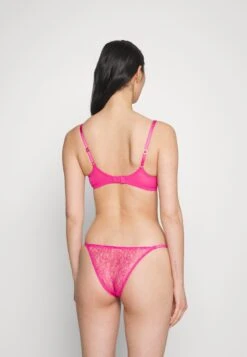 AGENT PROVOCATEUR Lorna Bra - Beugel Bh - Fuchsia -Mode Dameskleding Winkel fd8c5d12d6dd4c64ae71ec0375460dbf